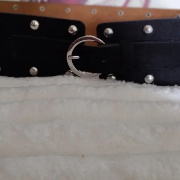 Black Studded Suede-Look Belt Silver Studs Round Buckle Statement Fashion Belt - Picture 5 of 8